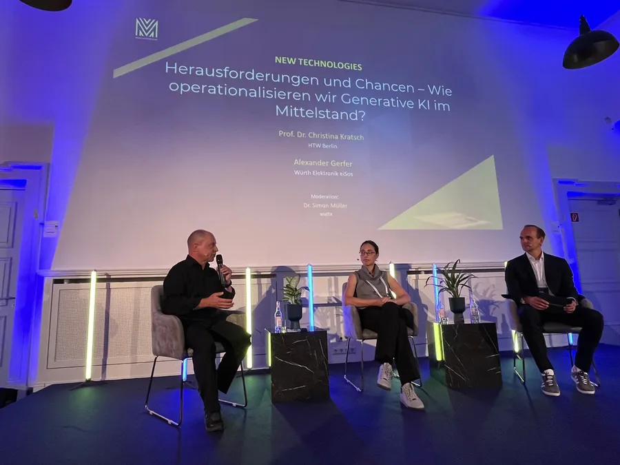 Simon Müller auf einem Panel zu Generativer KI im Mittelstand